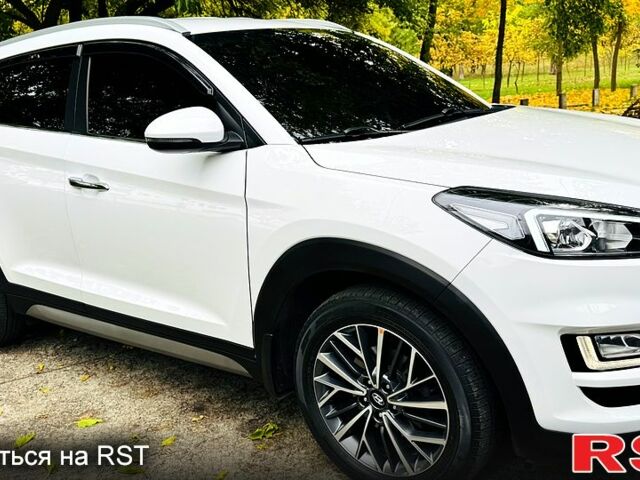 Хендай Туксон 2020 в Киеве на Automoto.ua Белый Хендай Туксон, объемом двигателя 2 л и пробегом 42 тыс. км за 22500 $, фото 1 на Automoto.ua