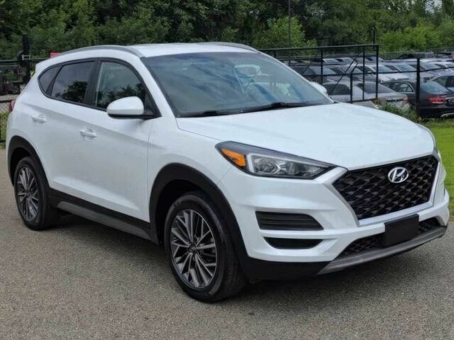 Белый Хендай Туксон, объемом двигателя 2.4 л и пробегом 26 тыс. км за 13000 $, фото 1 на Automoto.ua