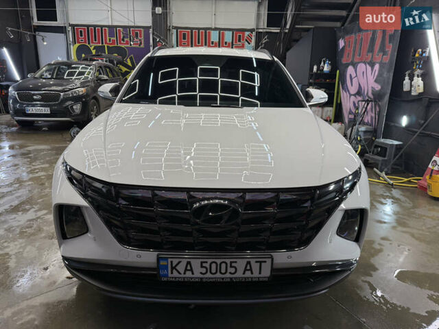 Белый Хендай Туксон, объемом двигателя 2 л и пробегом 96 тыс. км за 23500 $, фото 1 на Automoto.ua