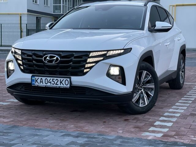 Белый Хендай Туксон, объемом двигателя 2 л и пробегом 36 тыс. км за 23900 $, фото 1 на Automoto.ua