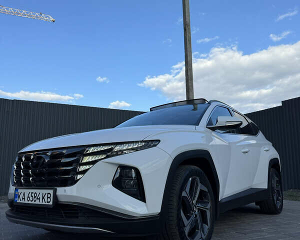 Белый Хендай Туксон, объемом двигателя 2 л и пробегом 58 тыс. км за 26900 $, фото 1 на Automoto.ua