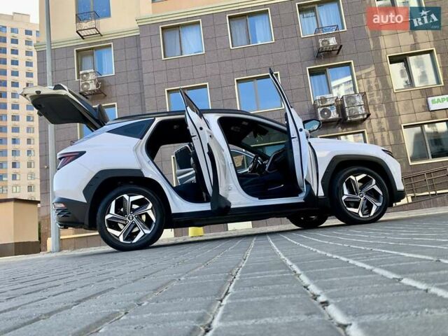 Белый Хендай Туксон, объемом двигателя 1.6 л и пробегом 97 тыс. км за 32800 $, фото 1 на Automoto.ua