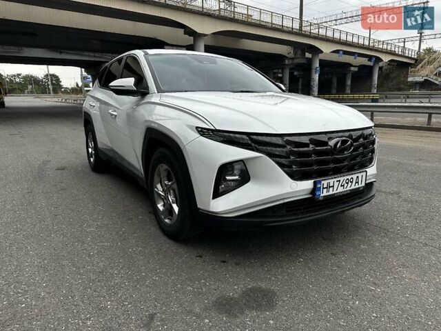 Белый Хендай Туксон, объемом двигателя 2 л и пробегом 107 тыс. км за 29500 $, фото 1 на Automoto.ua