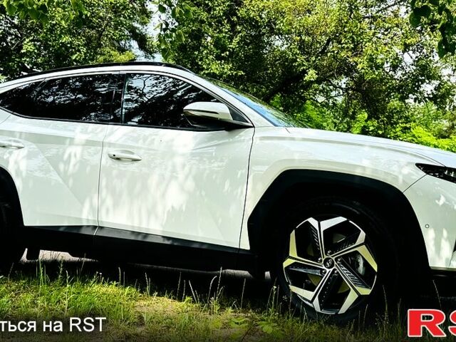 Белый Хендай Туксон, объемом двигателя 1.6 л и пробегом 48 тыс. км за 36700 $, фото 1 на Automoto.ua