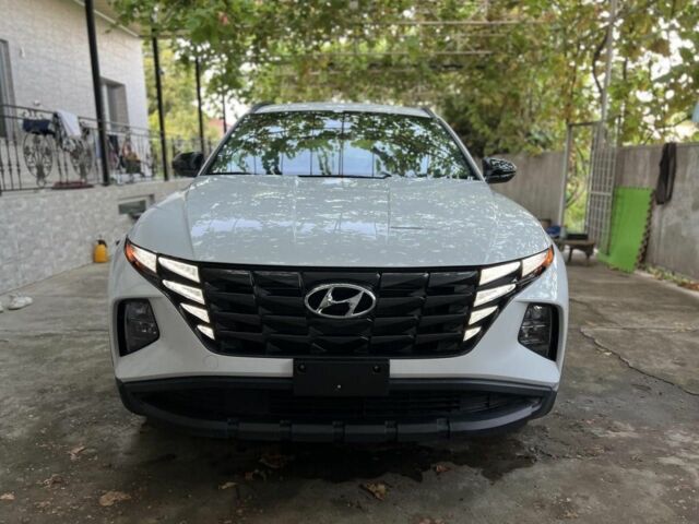 Белый Хендай Туксон, объемом двигателя 2.5 л и пробегом 9 тыс. км за 16000 $, фото 1 на Automoto.ua