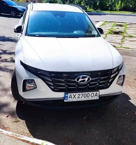 Белый Хендай Туксон, объемом двигателя 2 л и пробегом 16 тыс. км за 32300 $, фото 1 на Automoto.ua
