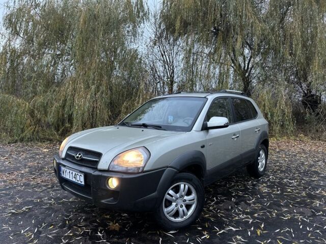 Бежевый Хендай Туксон, объемом двигателя 2 л и пробегом 247 тыс. км за 3500 $, фото 1 на Automoto.ua