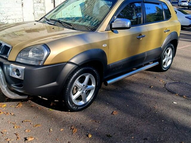 Бежевий Хендай Туксон, об'ємом двигуна 2 л та пробігом 250 тис. км за 7500 $, фото 1 на Automoto.ua