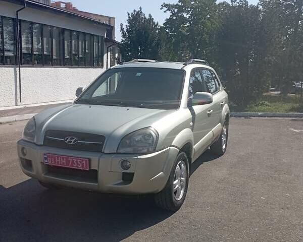 Бежевый Хендай Туксон, объемом двигателя 2 л и пробегом 184 тыс. км за 7800 $, фото 1 на Automoto.ua