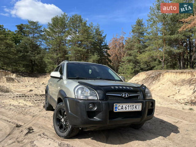 Бежевий Хендай Туксон, об'ємом двигуна 1.98 л та пробігом 274 тис. км за 7900 $, фото 1 на Automoto.ua