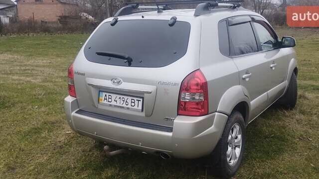 Бежевий Хендай Туксон, об'ємом двигуна 1.98 л та пробігом 292 тис. км за 9000 $, фото 1 на Automoto.ua