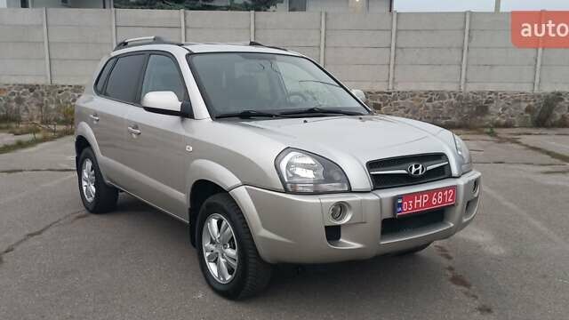Бежевый Хендай Туксон, объемом двигателя 2 л и пробегом 171 тыс. км за 8750 $, фото 1 на Automoto.ua