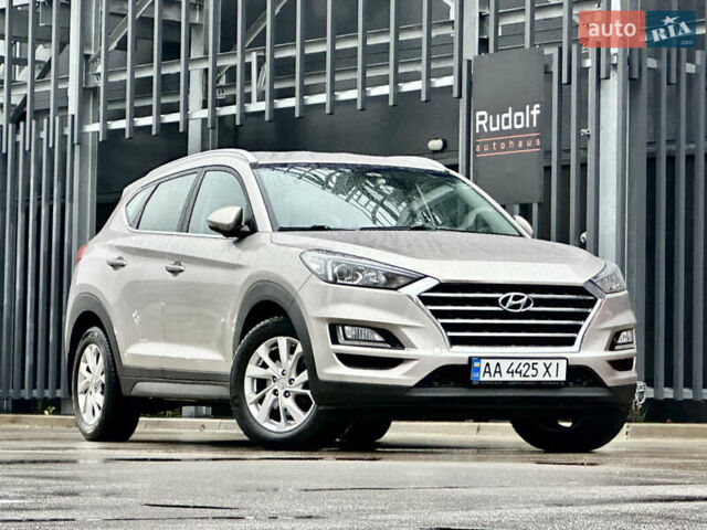Бежевий Хендай Туксон, об'ємом двигуна 2 л та пробігом 151 тис. км за 19500 $, фото 1 на Automoto.ua
