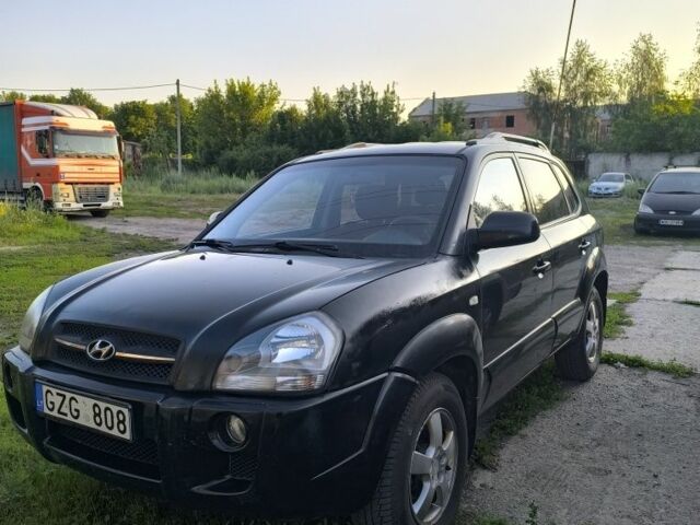 Черный Хендай Туксон, объемом двигателя 2 л и пробегом 200 тыс. км за 3800 $, фото 1 на Automoto.ua