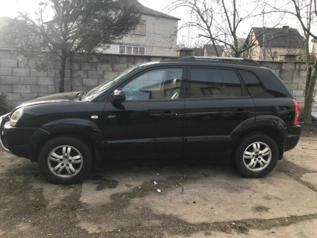 Черный Хендай Туксон, объемом двигателя 2 л и пробегом 200 тыс. км за 4200 $, фото 1 на Automoto.ua