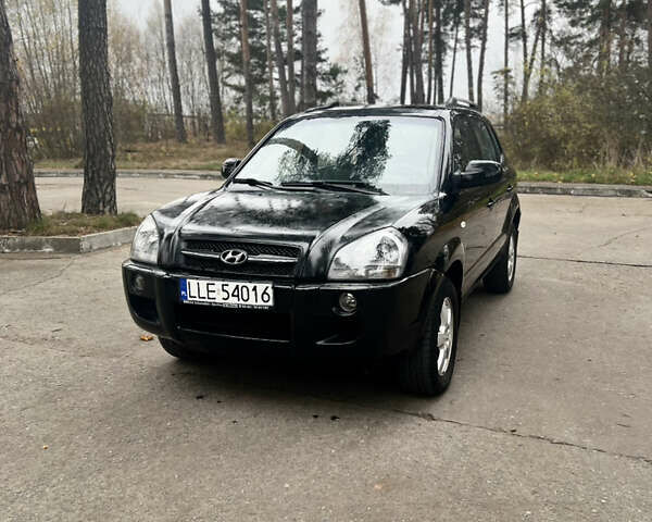 Черный Хендай Туксон, объемом двигателя 2 л и пробегом 280 тыс. км за 3250 $, фото 1 на Automoto.ua