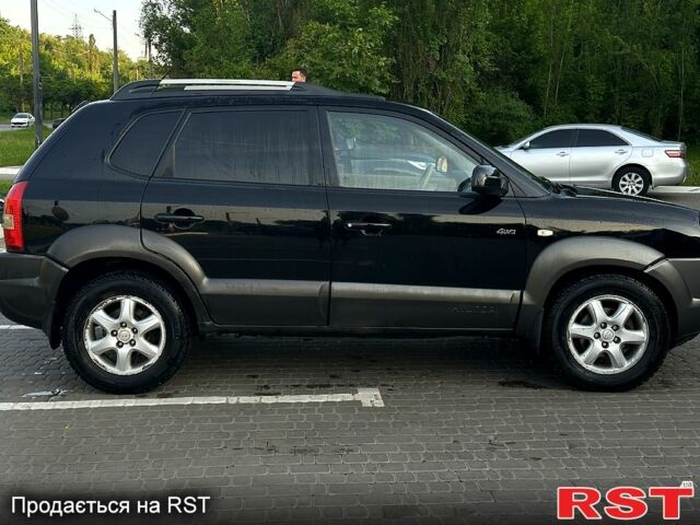 Черный Хендай Туксон, объемом двигателя 2 л и пробегом 200 тыс. км за 6700 $, фото 1 на Automoto.ua