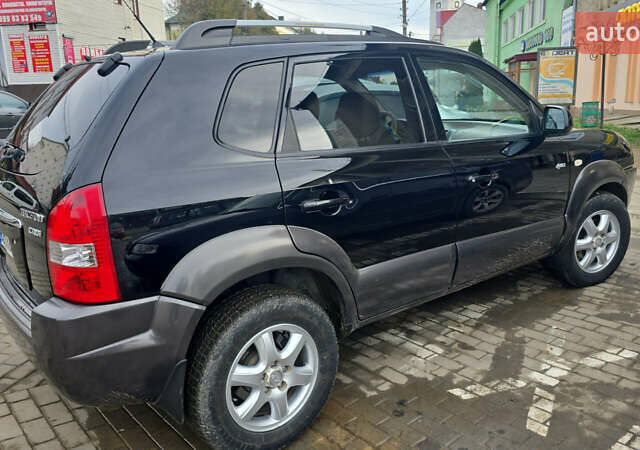 Черный Хендай Туксон, объемом двигателя 2 л и пробегом 217 тыс. км за 7552 $, фото 1 на Automoto.ua