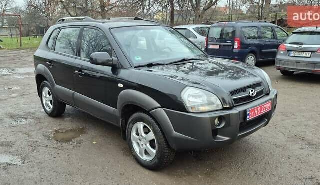 Черный Хендай Туксон, объемом двигателя 1.98 л и пробегом 230 тыс. км за 6390 $, фото 1 на Automoto.ua