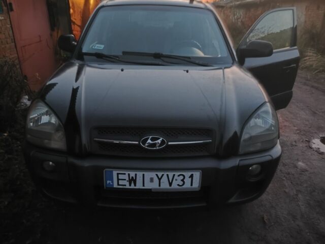 Черный Хендай Туксон, объемом двигателя 2 л и пробегом 370 тыс. км за 3300 $, фото 1 на Automoto.ua