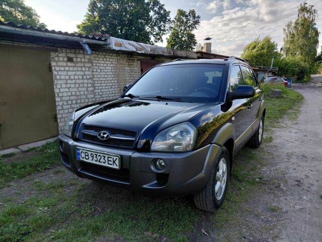 Черный Хендай Туксон, объемом двигателя 2 л и пробегом 238 тыс. км за 8200 $, фото 1 на Automoto.ua