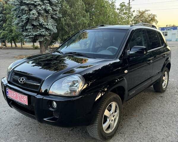 Хендай Туксон 2005 у Вознесенске на Automoto.ua Чорний Хендай Туксон, об'ємом двигуна 1.98 л та пробігом 144 тис. км за 7500 $, фото 1 на Automoto.ua