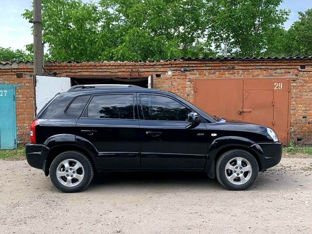 Чорний Хендай Туксон, об'ємом двигуна 2 л та пробігом 298 тис. км за 6700 $, фото 1 на Automoto.ua