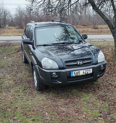 Черный Хендай Туксон, объемом двигателя 2 л и пробегом 284 тыс. км за 4700 $, фото 1 на Automoto.ua