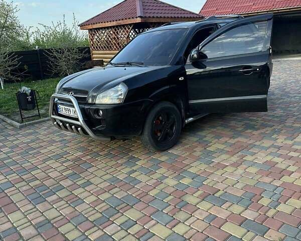 Черный Хендай Туксон, объемом двигателя 2 л и пробегом 315 тыс. км за 7000 $, фото 1 на Automoto.ua