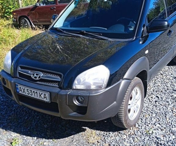 Черный Хендай Туксон, объемом двигателя 2 л и пробегом 283 тыс. км за 7500 $, фото 1 на Automoto.ua