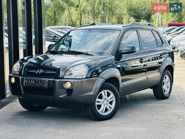 Черный Хендай Туксон, объемом двигателя 0 л и пробегом 202 тыс. км за 8200 $, фото 1 на Automoto.ua