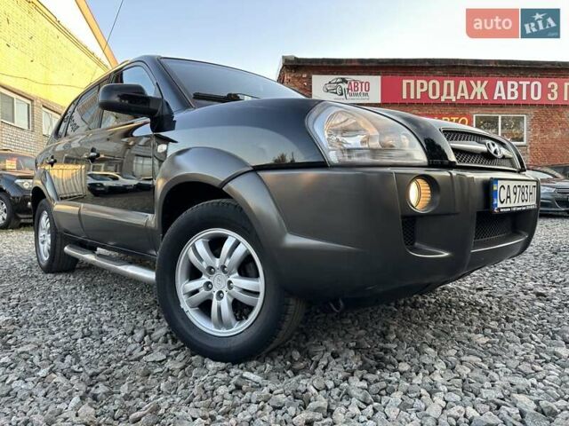 Черный Хендай Туксон, объемом двигателя 2 л и пробегом 225 тыс. км за 7350 $, фото 1 на Automoto.ua