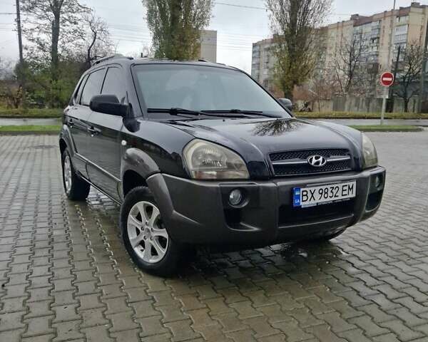 Чорний Хендай Туксон, об'ємом двигуна 2 л та пробігом 270 тис. км за 7500 $, фото 1 на Automoto.ua