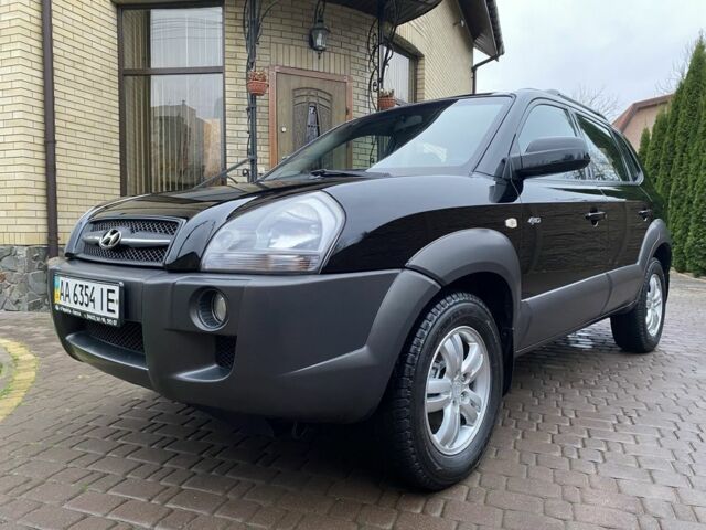 Черный Хендай Туксон, объемом двигателя 2 л и пробегом 186 тыс. км за 9400 $, фото 1 на Automoto.ua