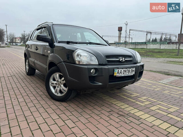 Черный Хендай Туксон, объемом двигателя 1.98 л и пробегом 227 тыс. км за 6900 $, фото 1 на Automoto.ua