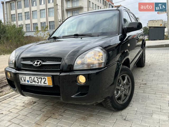 Чорний Хендай Туксон, об'ємом двигуна 2 л та пробігом 144 тис. км за 6599 $, фото 1 на Automoto.ua