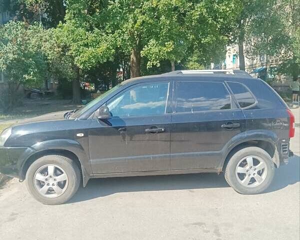 Чорний Хендай Туксон, об'ємом двигуна 2 л та пробігом 248 тис. км за 8200 $, фото 1 на Automoto.ua