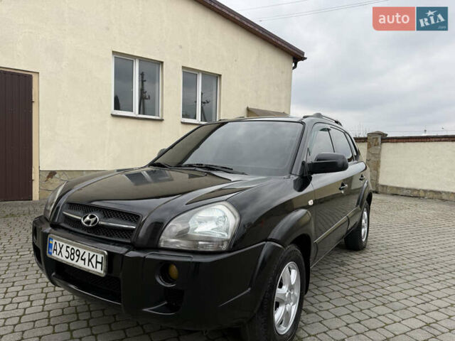 Черный Хендай Туксон, объемом двигателя 1.98 л и пробегом 250 тыс. км за 7150 $, фото 1 на Automoto.ua