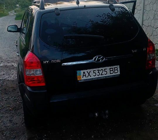 Чорний Хендай Туксон, об'ємом двигуна 2 л та пробігом 230 тис. км за 7000 $, фото 1 на Automoto.ua
