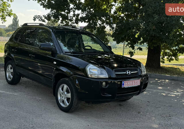 Черный Хендай Туксон, объемом двигателя 2 л и пробегом 266 тыс. км за 7000 $, фото 1 на Automoto.ua