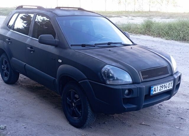 Черный Хендай Туксон, объемом двигателя 2 л и пробегом 495 тыс. км за 3800 $, фото 1 на Automoto.ua