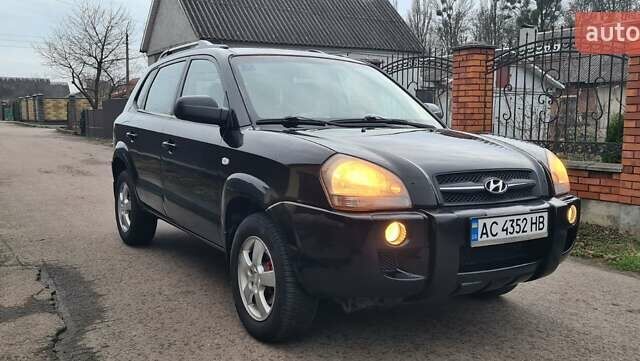 Черный Хендай Туксон, объемом двигателя 1.98 л и пробегом 277 тыс. км за 5350 $, фото 1 на Automoto.ua