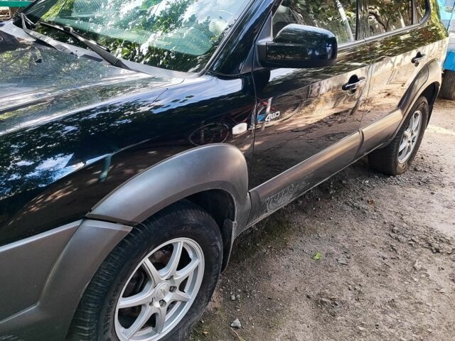 Чорний Хендай Туксон, об'ємом двигуна 2 л та пробігом 363 тис. км за 3700 $, фото 1 на Automoto.ua