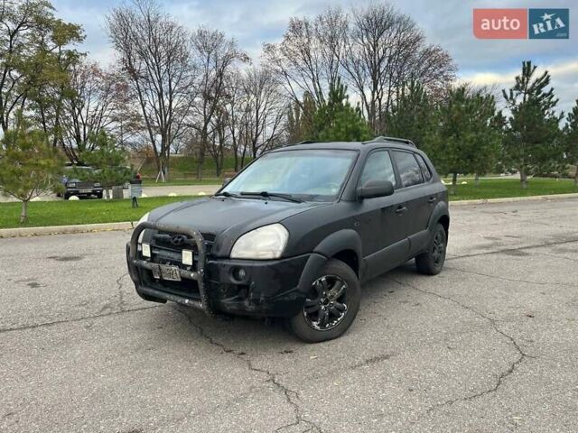 Чорний Хендай Туксон, об'ємом двигуна 2 л та пробігом 397 тис. км за 3900 $, фото 1 на Automoto.ua