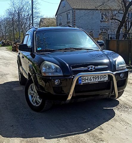 Черный Хендай Туксон, объемом двигателя 2 л и пробегом 185 тыс. км за 8200 $, фото 1 на Automoto.ua