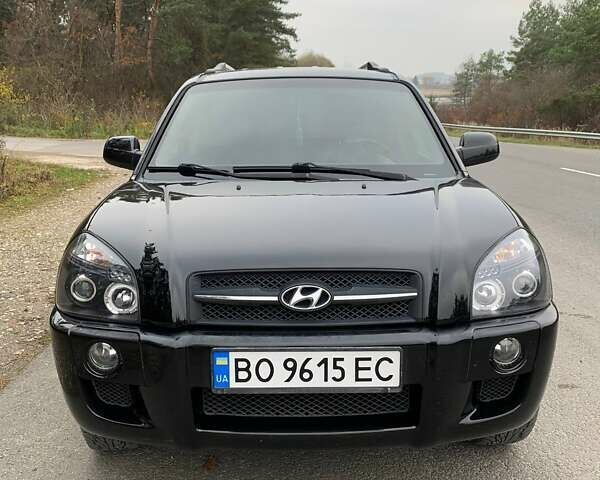 Черный Хендай Туксон, объемом двигателя 1.98 л и пробегом 196 тыс. км за 7700 $, фото 1 на Automoto.ua