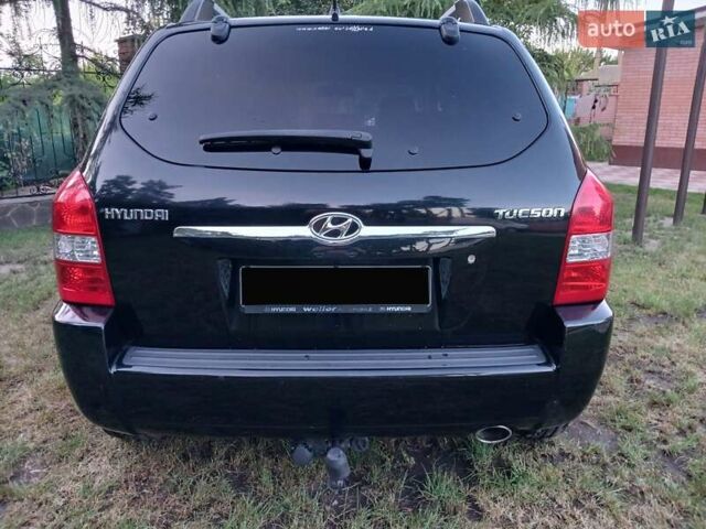 Черный Хендай Туксон, объемом двигателя 1.98 л и пробегом 279 тыс. км за 7800 $, фото 1 на Automoto.ua