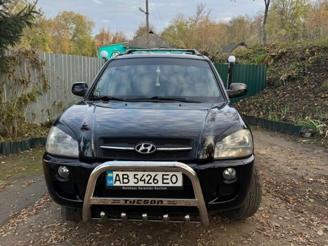 Черный Хендай Туксон, объемом двигателя 2 л и пробегом 210 тыс. км за 7200 $, фото 1 на Automoto.ua