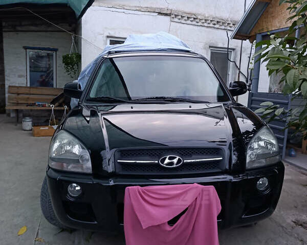 Черный Хендай Туксон, объемом двигателя 2 л и пробегом 243 тыс. км за 8000 $, фото 1 на Automoto.ua