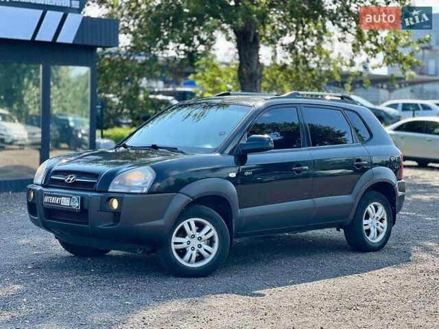 Черный Хендай Туксон, объемом двигателя 2 л и пробегом 227 тыс. км за 8200 $, фото 1 на Automoto.ua